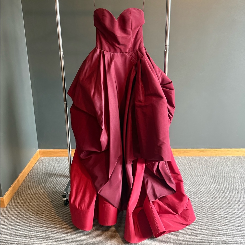 Oscar de la Renta Deep Red Strapless Gown